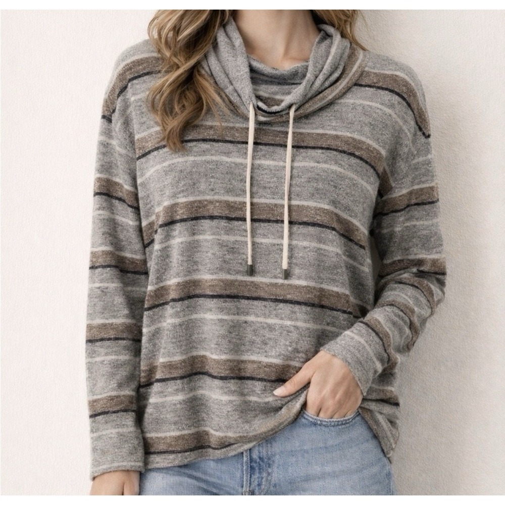 BKE Buckle Women's Sz Large Long Sleeve‎ Gray Striped Cowl Neck Soft Sweater